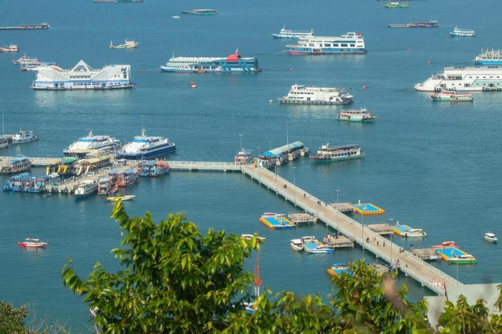 Honey Lodge Pattaya Buitenkant foto
