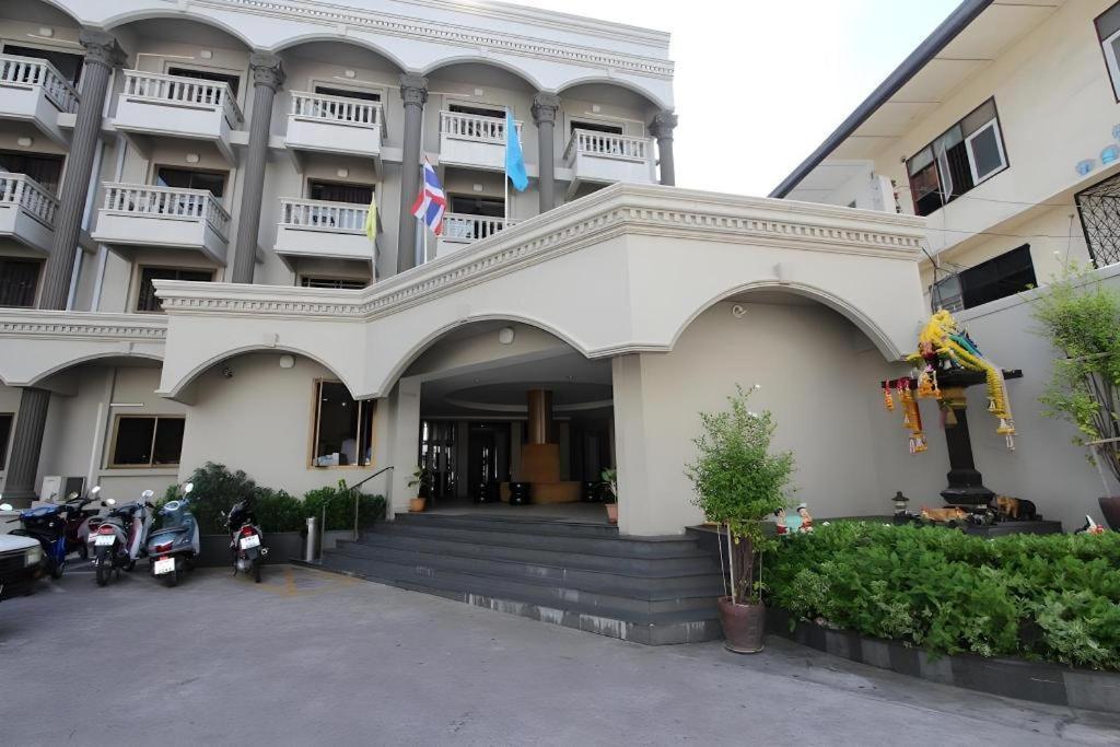Honey Lodge Pattaya Buitenkant foto
