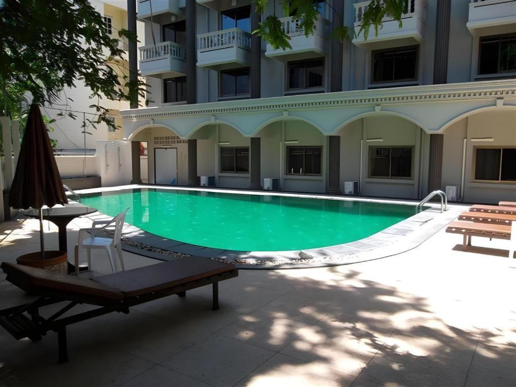Honey Lodge Pattaya Buitenkant foto