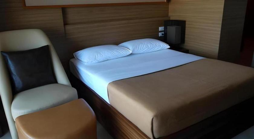 Honey Lodge Pattaya Buitenkant foto