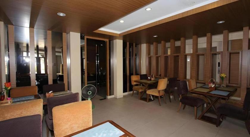 Honey Lodge Pattaya Buitenkant foto