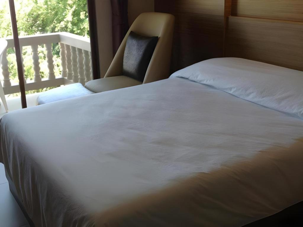 Honey Lodge Pattaya Buitenkant foto